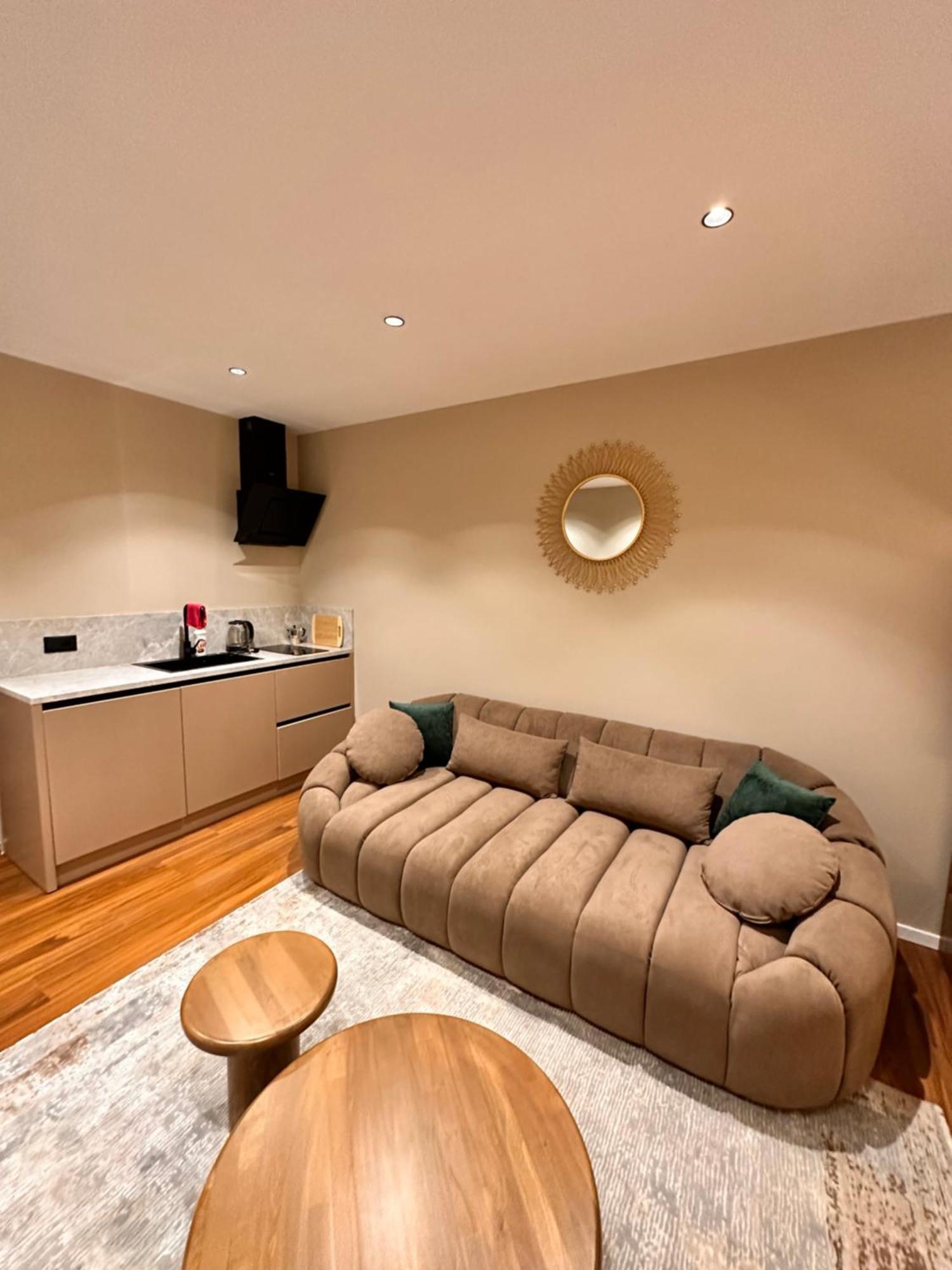 Aia Suites & Apartments Tiranë Ngoại thất bức ảnh